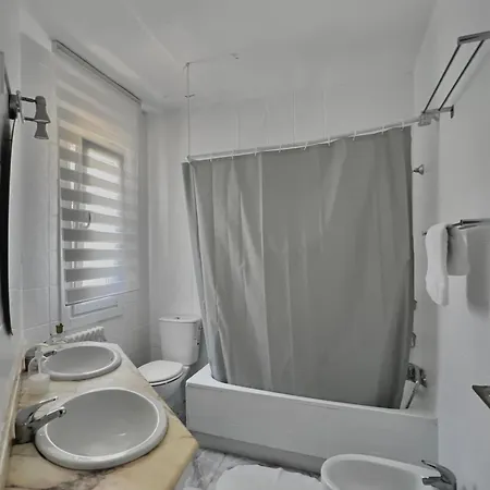 Apartment Jean Xxiii By Aroom - Casa Con Patio Privado Vut-le-11148 Leon