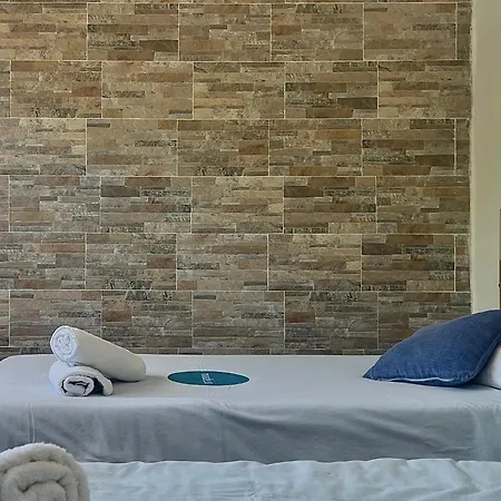 Apartment Jean Xxiii By Aroom - Casa Con Patio Privado Vut-le-11148 Leon